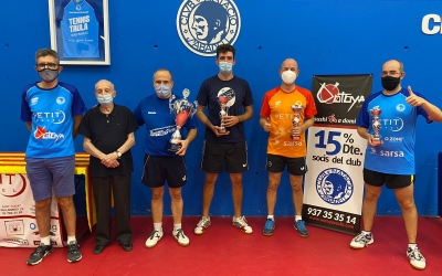 L'homenatjat Santi Vidal va ser, un any més, l'encarregat de lliurar els guardons | Joan Barberà